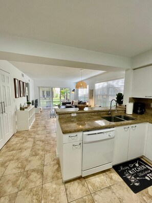 Fridge, microwave, oven, stovetop - 340B - Boca Retreat w/ Pool, Parking, Near Evert Tennis & Shops (Boca Raton)