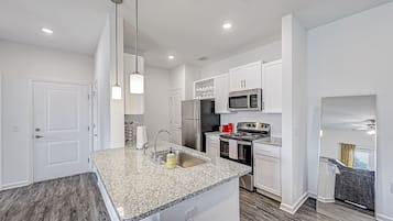 Fridge, microwave, oven, stovetop