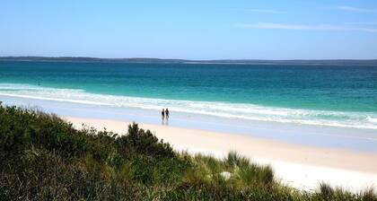 Sea and Sun - Pet Friendly - 4 Mins to Beach