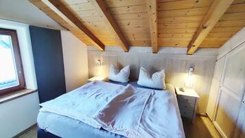 2 Schlafzimmer, Reisekinderbett, kostenloses WLAN, Bettwäsche