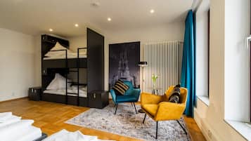 Verdunkelungsvorhänge, kostenloses WLAN, Bettwäsche