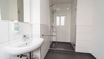 Dusche, Handtücher, Seife, Shampoo