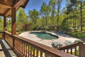 Outdoor spa tub - Stanley Creek Lodge - 4 Acre Creekside Lodge w/pool, hot tub and fishing (Cherry Log)