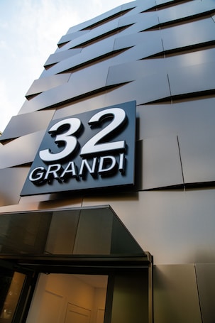 Front of property. GRANDI 32 Boutique Residence