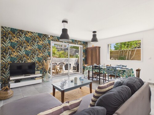 House by the sea - 15m from the beach