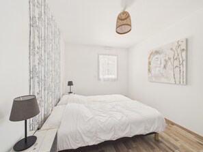 3 bedrooms, iron/ironing board, free WiFi