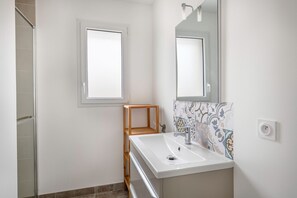 Shower, hair dryer