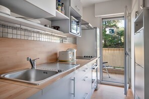 Réfrigérateur, micro-ondes, four, lave-vaisselle