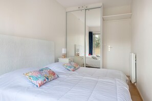 1 slaapkamer, een strijkplank/strijkijzer, gratis wifi