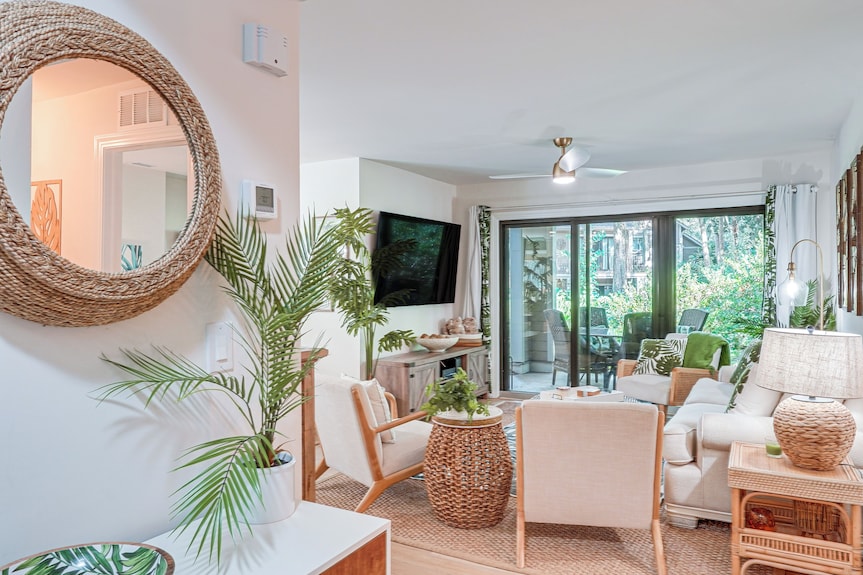 Luxe Tropical Resort Escape - Beaches Nearby! - Seabrook Island, SC
