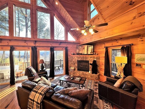 Tree Top Getaway - Tree Top Getaway close to Fontana Lake and NOC - Free Passes!