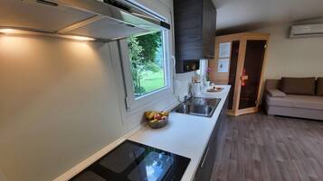 Comfort Chalet | Private kitchen | Fridge, oven, dishwasher, toaster