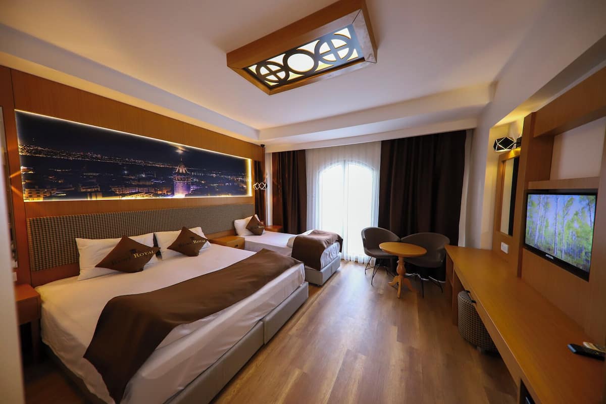 Premium bedding, in-room safe, desk, laptop workspace
