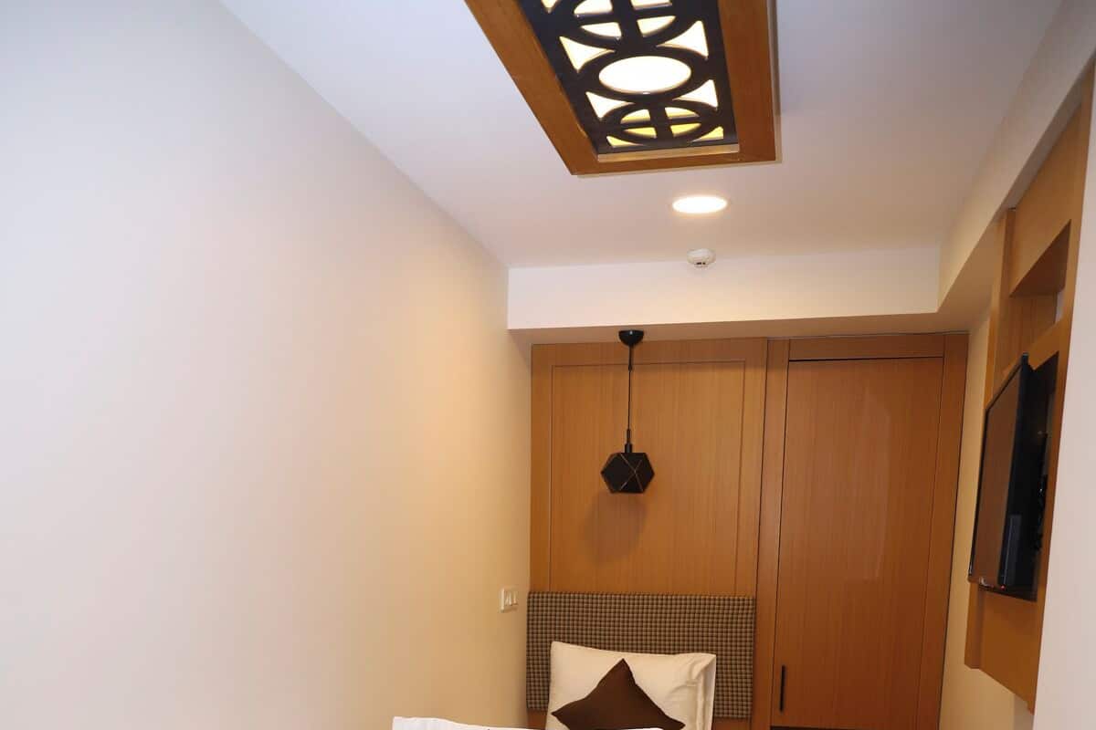 Premium bedding, in-room safe, desk, laptop workspace