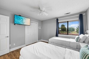 2 slaapkamers, een strijkplank/strijkijzer, gratis wifi, beddengoed
