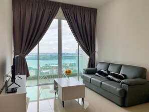 Luxury Room | Living area | 40-inch LED TV with digital channels, TV, offices - Paragon Suite By Antlerzone (Johor Bahru)