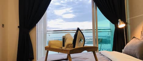 1 bedroom, individually decorated, individually furnished, desk