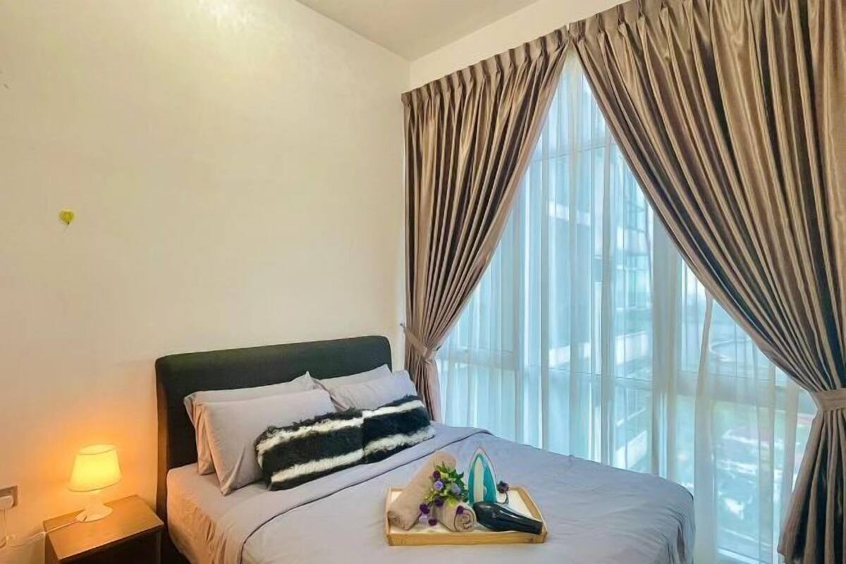 Desk, laptop workspace, iron/ironing board, free WiFi