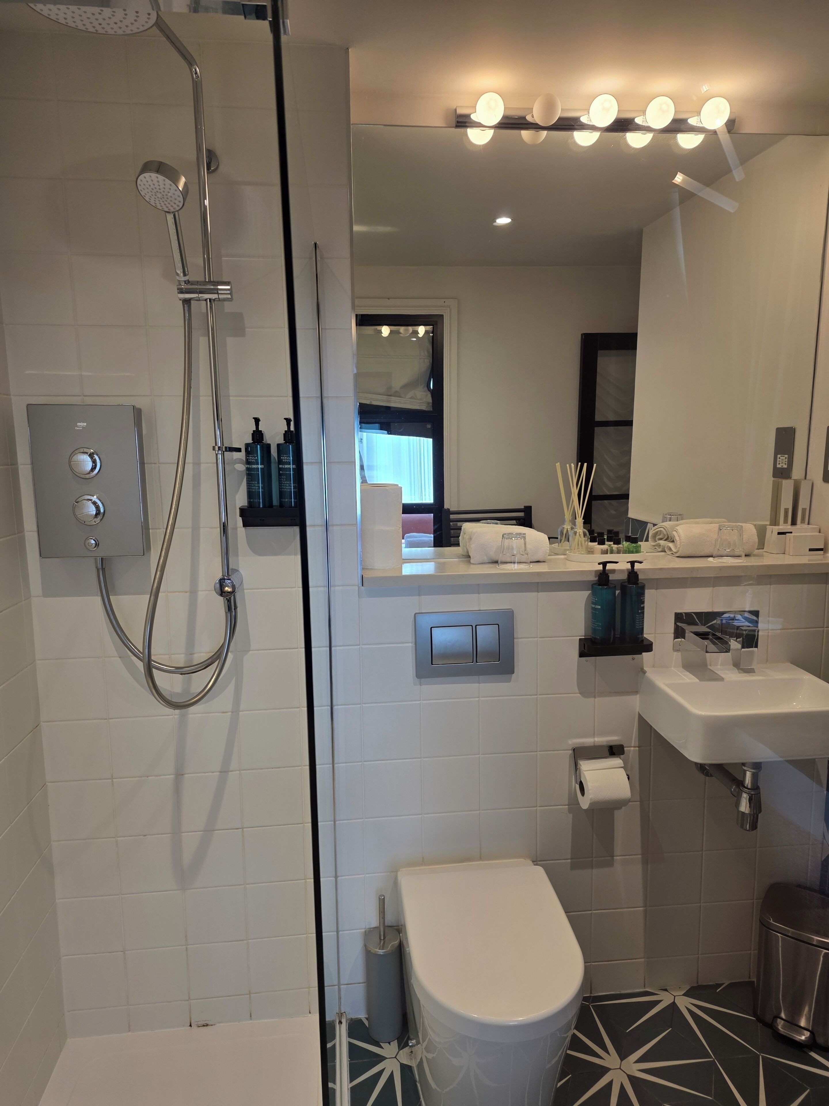Superior Room | Bathroom