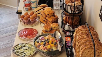 Tägliches inbegriffenes kontinentales Frühstück