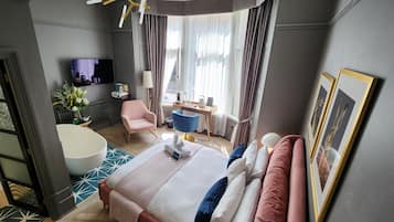 Decoración personalizada, muebles diferentes y escritorio