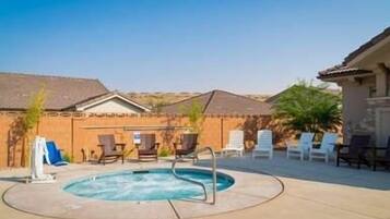 House, 5 Bedrooms | Pool