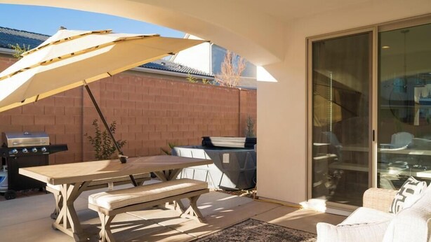 House, 5 Bedrooms | Outdoor dining