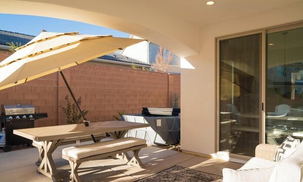 Casa, 5 habitaciones | Restaurante al aire libre