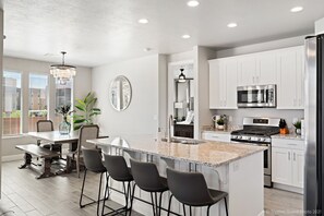 House, 5 Bedrooms | Private kitchen | Fridge, oven, coffee/tea maker, toaster - Casa At Ladera Resort 5 Bedroom Home by RedAwning (Washington)