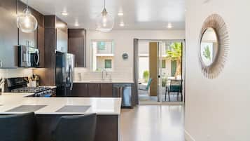 Townhome, 4 Bedrooms | Private kitchen | Fridge, microwave, oven, stovetop
