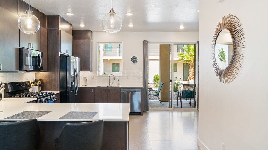 Abby's Retreat 4 Bedroom Townhouse by RedAwning