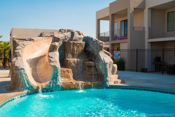 Maison mitoyenne, 4 chambres | Piscine | Piscine chauffée