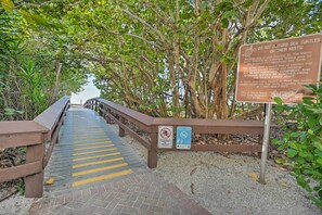 Property grounds - Walk to Beach! Marco Island Haven w/ Heated Pool (Marco Island)