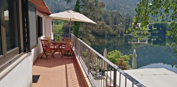Outdoor dining - Casa do Avô Xico - Gerês Lake House (Gerês)