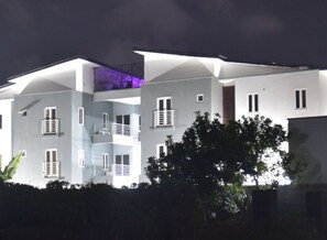 المنشأة من الخارج