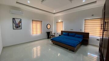 2 dormitoris, planxa i posts de planxar, wifi gratuïta i roba de llit