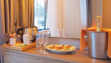 Deluxe Double Room with Terrace | Minibar, in-room safe, desk, soundproofing