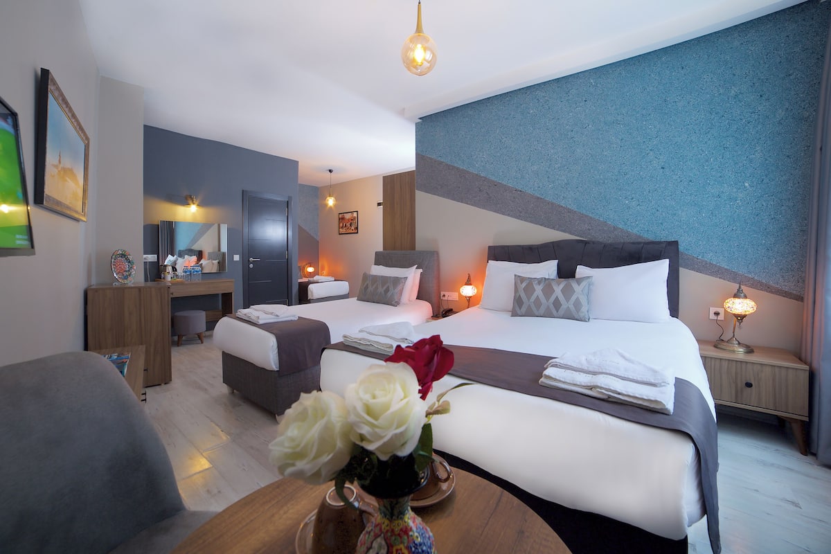 Family Room | Minibar, in-room safe, desk, soundproofing