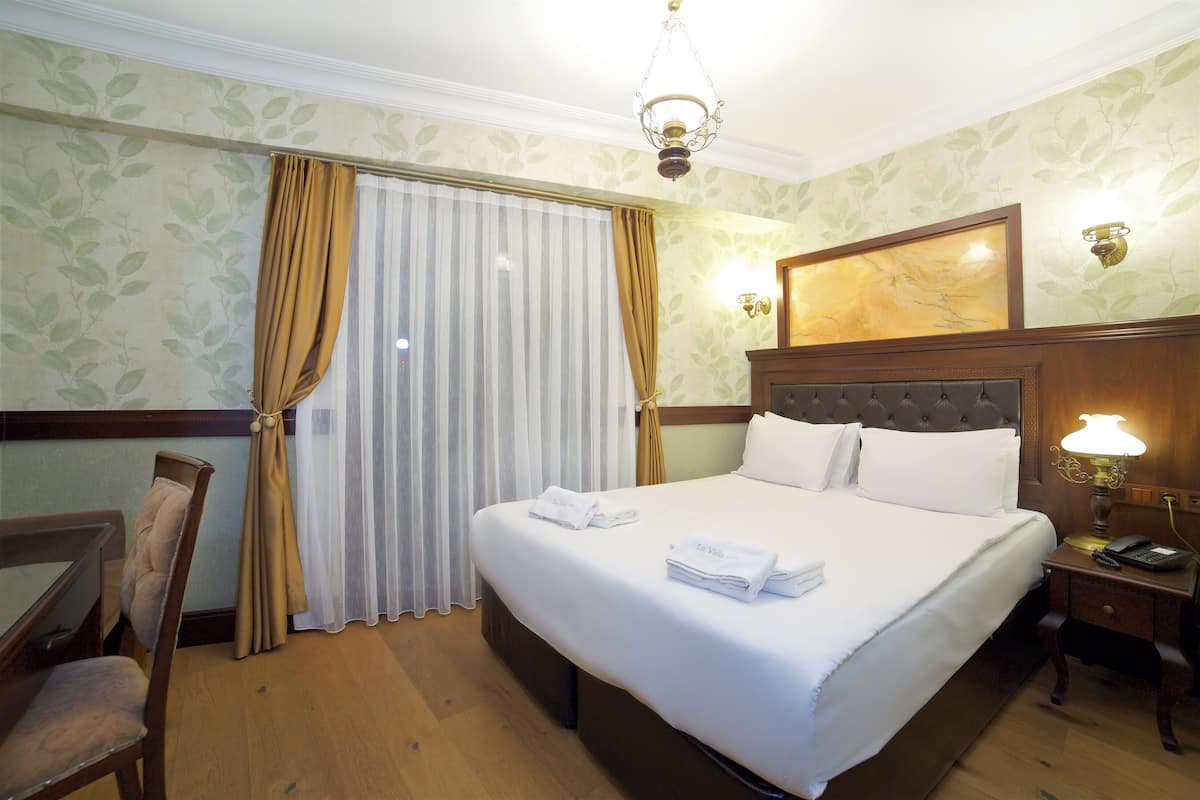 Superior Double Room | Minibar, in-room safe, desk, soundproofing