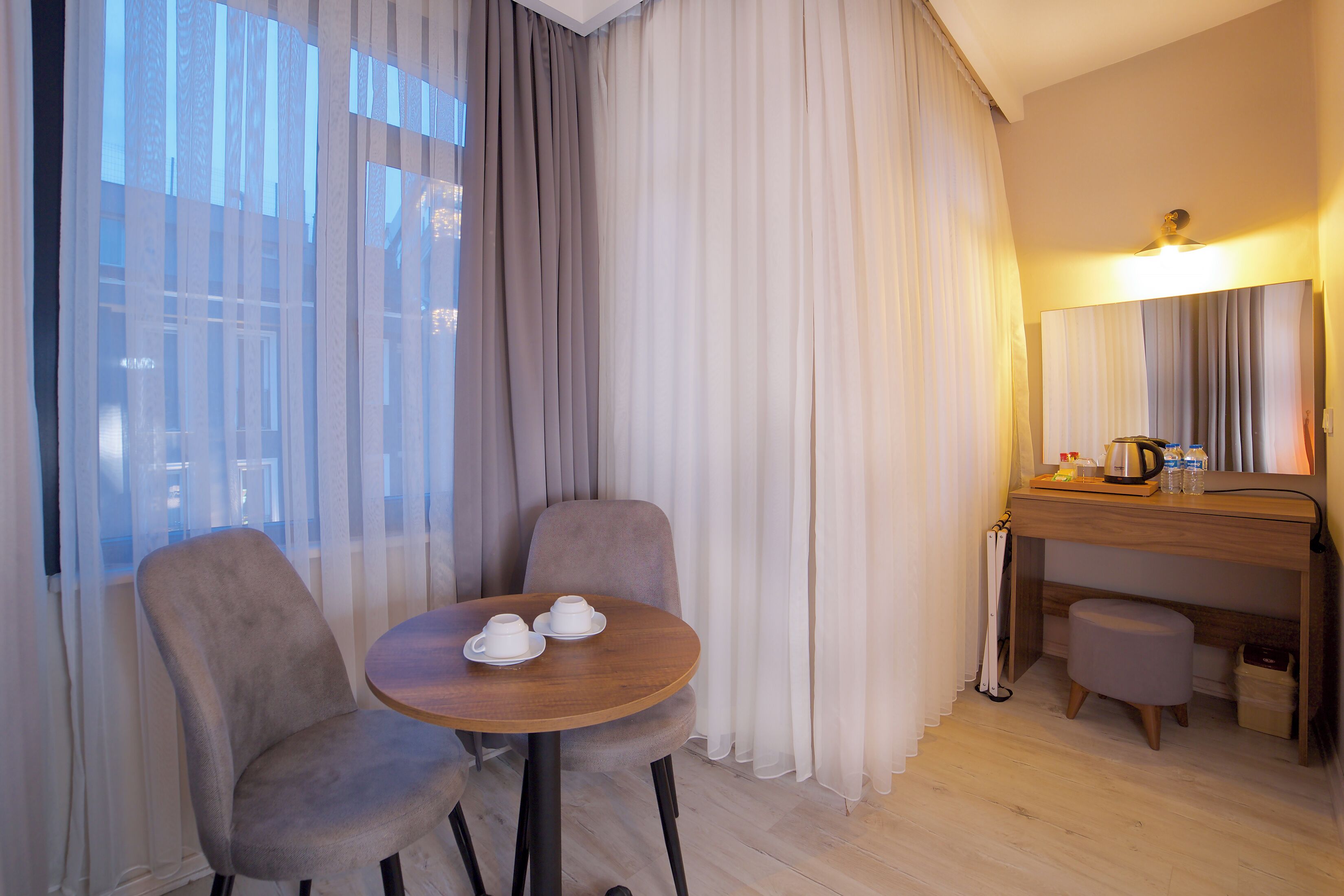 deluxe double room | 1 bedroom, minibar, in-room safe, desk