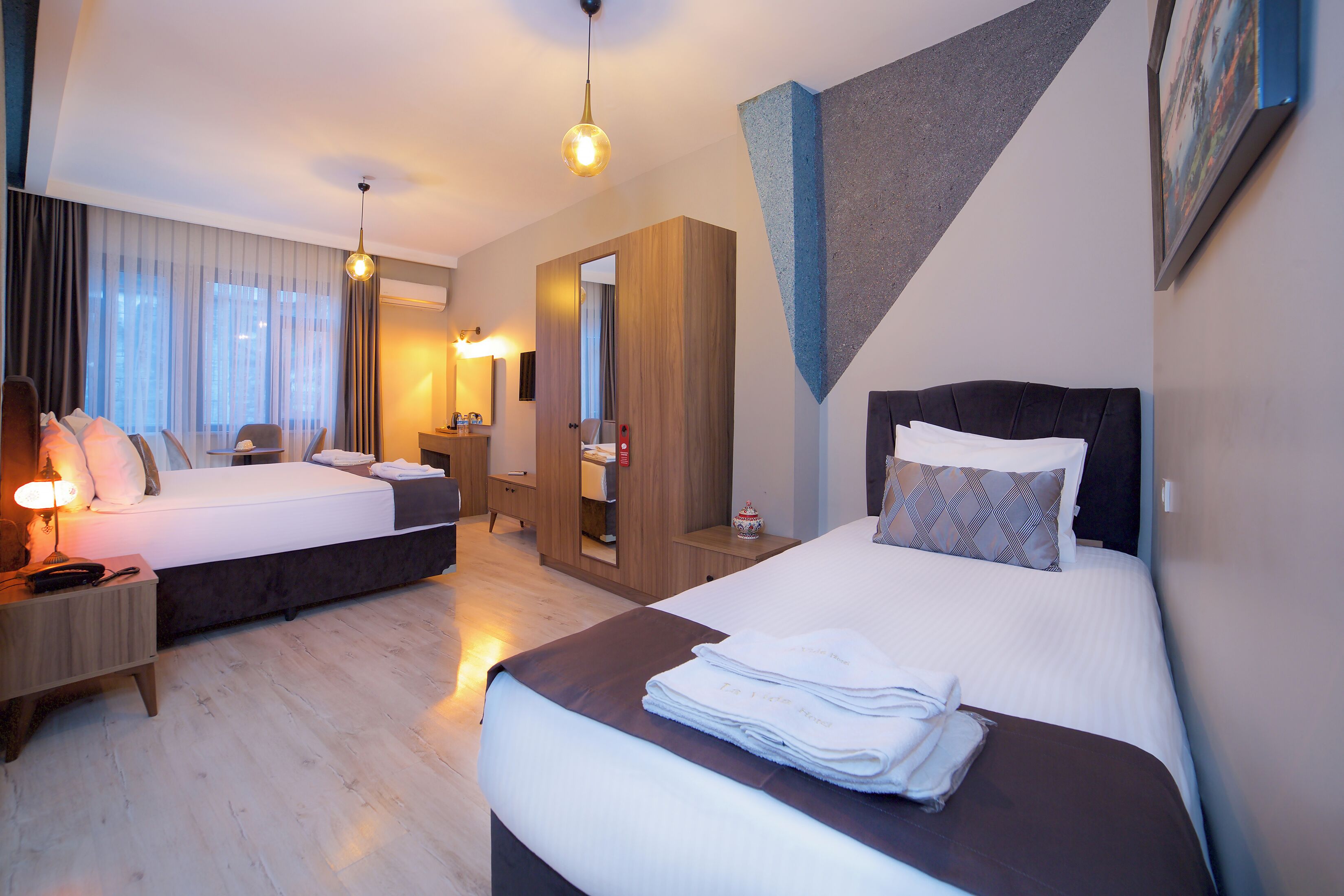 comfort triple room | 1 bedroom, minibar, in-room safe, desk