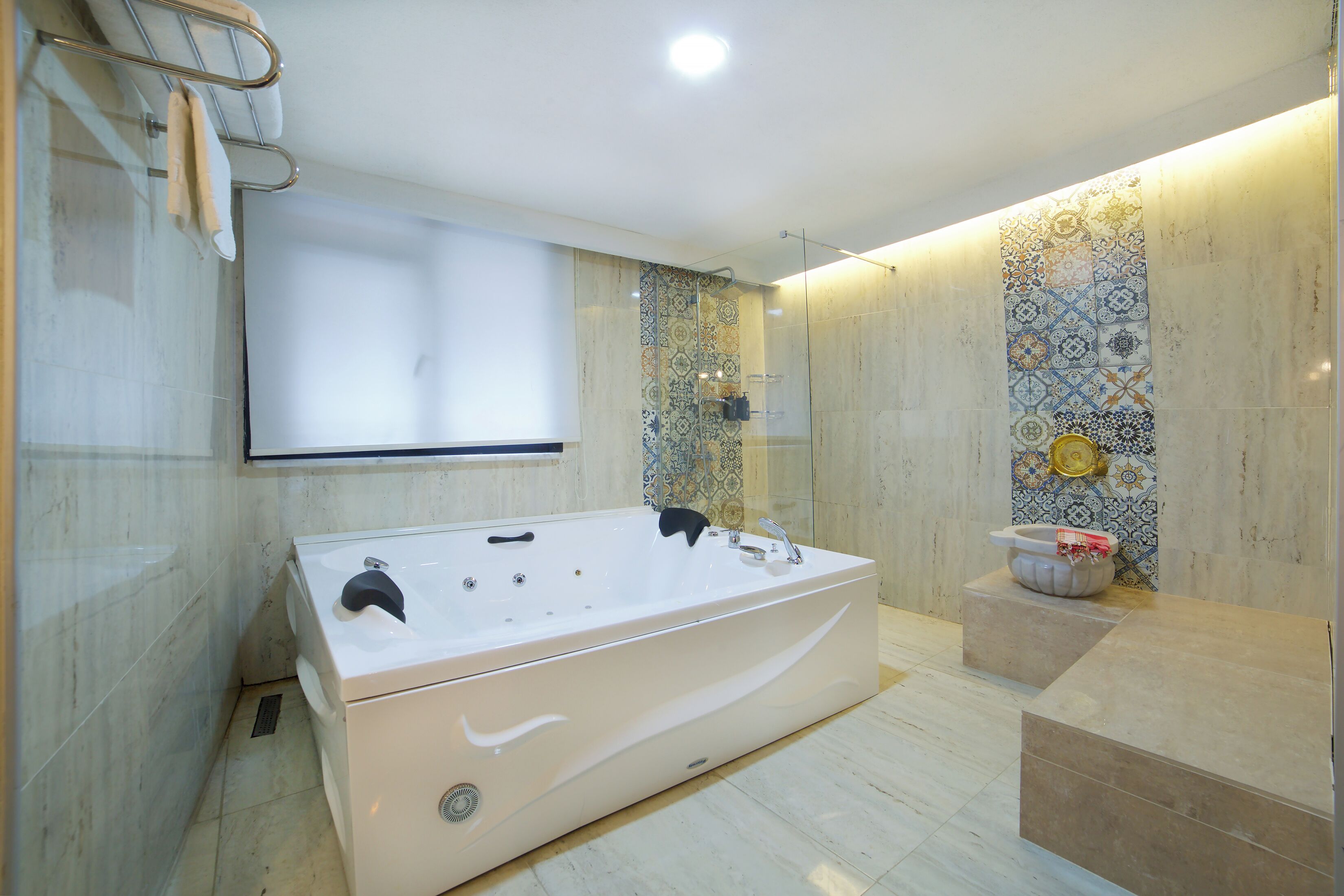 luxury double room | jetted bathtub