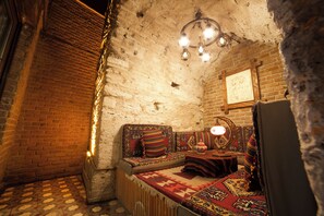 Double Room with Patio | Minibar, brankas, meja kerja, dan kedap suara