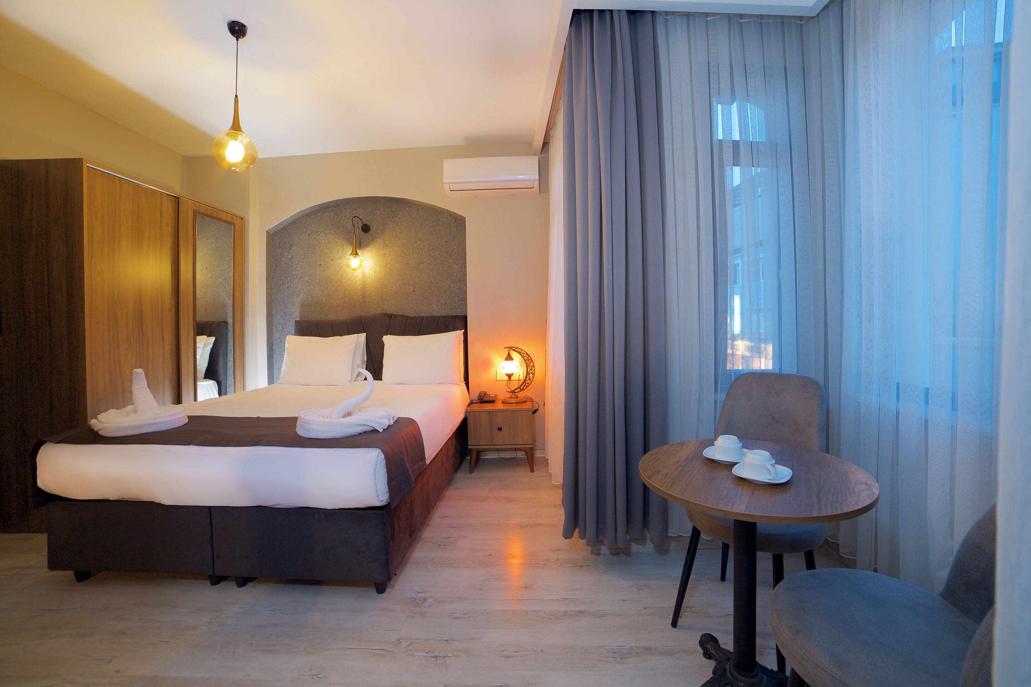 deluxe double room | 1 bedroom, minibar, in-room safe, desk