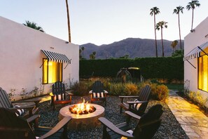 Terrace/patio - Hotel El Cid by AvantStay | 16 OCC Full Hotel Buyout in Palm Springs w/ Pool! (Palm Springs)