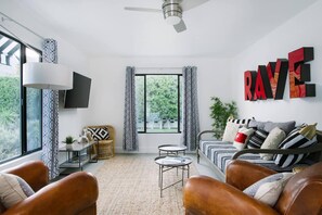 Smart TV - Hotel El Cid by AvantStay | 16 OCC Full Hotel Buyout in Palm Springs w/ Pool! (Palm Springs)