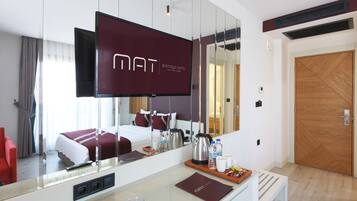 Egyptian cotton sheets, premium bedding, minibar, in-room safe