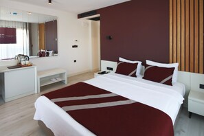 Habitación estándar | Sábanas de algodón egipcio, ropa de cama de alta calidad y minibar 