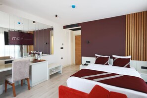Deluxe Triple Room | Egyptian cotton sheets, premium bedding, minibar, in-room safe - Mat Boutique Hotel (Cesme)