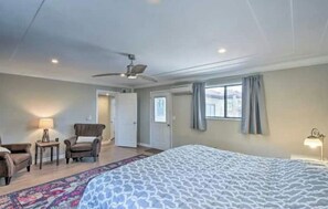 4 bedrooms, iron/ironing board, free WiFi, bed sheets - Hidden Lake Sanctuary  (West Union)